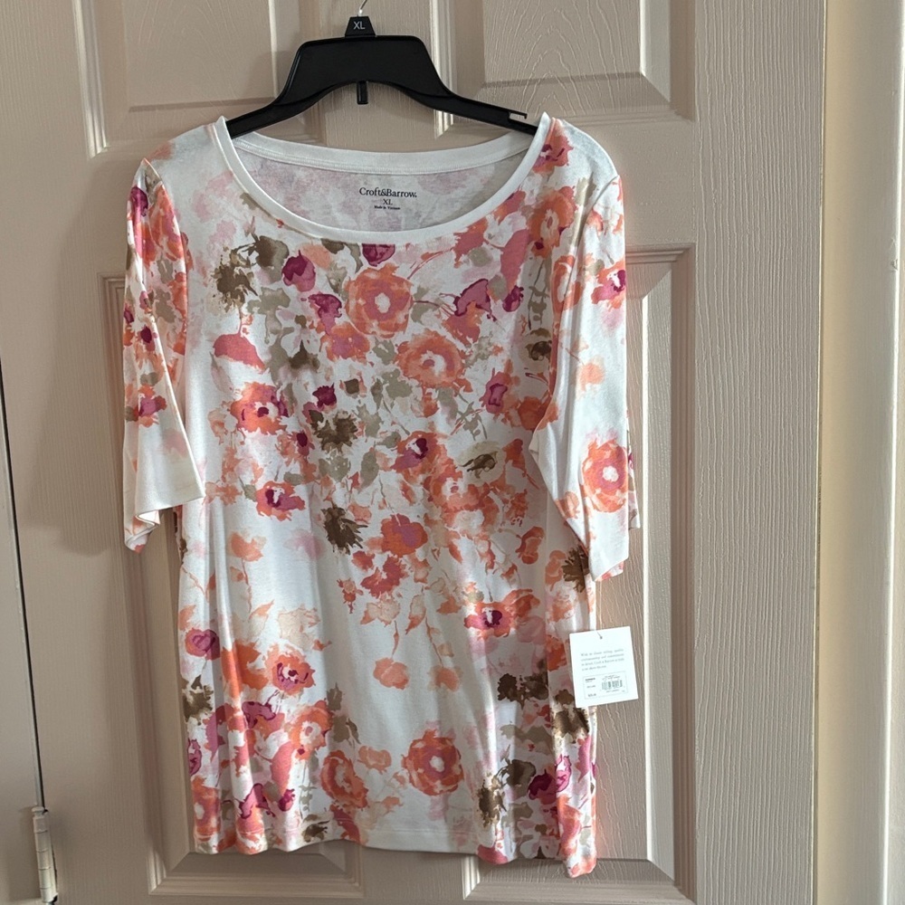 Croft & Barrow White Floral Short Sleeve Top